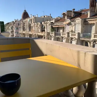 Lumineux Studio dernier étage avec terrasse