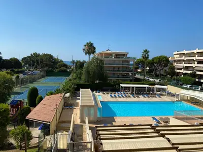 an overhead view of a swimming pool with a tennis court at Appartement Résidence Héliotel in Saint-Laurent-du-Var