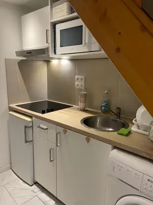 a small kitchen with a sink and a microwave at Appartement 2 pièces à 5 mn de la plage N3 in Saint-Laurent-du-Var