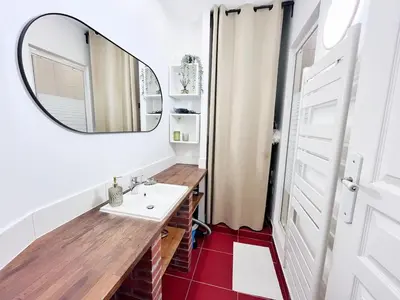 a bathroom with a mirror and a sink at RF109 - Spacieux 4P au cœur de Nice in Nice