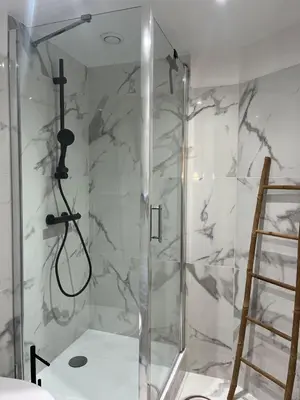 a bathroom with a shower with a glass door at Studio confort proche du port in Nice