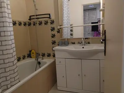 a bathroom with a sink and a bath tub and a sink at Près de la promenade in Nice