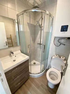a bathroom with a shower and a toilet and a sink at Studio calme et central avec clim in Nice