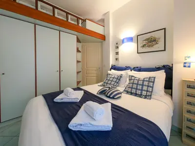 a bedroom with a bed with towels on it at Le Marie Jeanne 6 Pers Giardino Vista Mare in Villefranche-sur-Mer