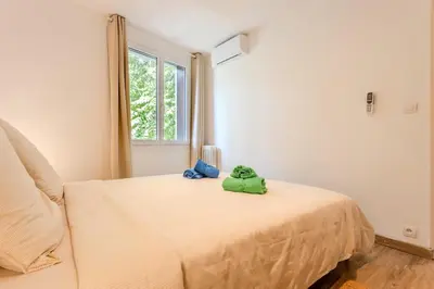 a bedroom with a bed with two stuffed animals on it at Nice Appartement 4pers à 2 pas de la promenade in Nice