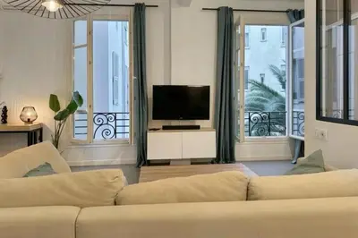 a living room with a couch and a flat screen tv at Loft Carré d'or - Wifi, climatisation, 4 personnes in Nice