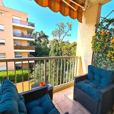 STUDIO BALCON CALME AVEC PARKING 5mn de la MER