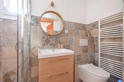 a bathroom with a toilet and a sink and a mirror at Maison 6-7p, Terrasses, proche Plages, Nice Centre in Nice