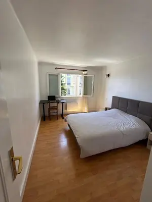 a laundry room with a washer and dryer in a bathroom at Cosy appartement en plein centre-ville dans un halo de verdure avec vue mer in Nice