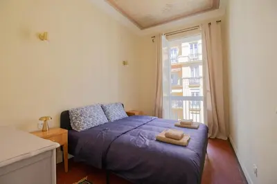 a bedroom with a bed with two towels on it at Le charme de l'ancien, rénové - Nice - 4 personnes in Nice