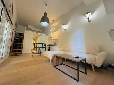 a living room with a couch and a table at ⁂ Charmant Mezzanine Central - Clim Wifi Famille in Nice