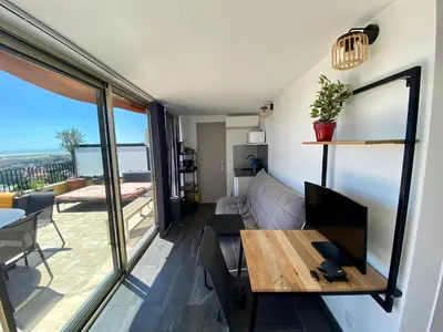 a bathroom with a sink and a mirror at Nice Ouest-Splendide 3p, Roof-Terrace Panoramic Sea View in Nice
