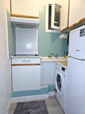 a kitchen with a refrigerator and a washer and dryer at 2P cosy à 2 min de la mer, Tram aéroport & centre in Nice