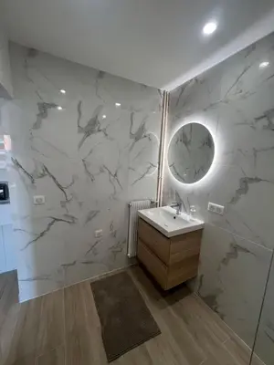 a bathroom with a sink and a mirror at Appartement-Centre ville -Climatisé-Terrasse-Parking in Cagnes-sur-Mer