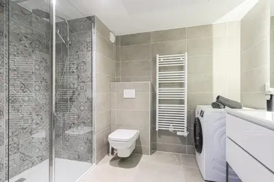 a bathroom with a toilet and a shower at Ciel d'Azur - Climatisé piscine partagée in Saint-Laurent-du-Var