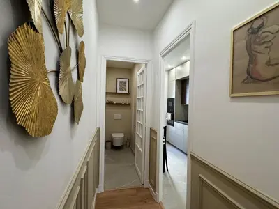 a hallway with a toilet and a wall with feathers on it at Magnifique appartement dans palais Niçois in Nice