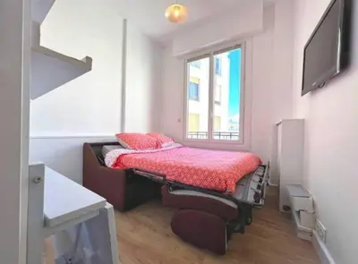 a small bedroom with a bed and a window at Lumineux studio proche Jean Medecin in Nice