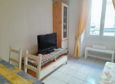 a room with a tv on a table with a keyboard at Appartement centre ville in Nice