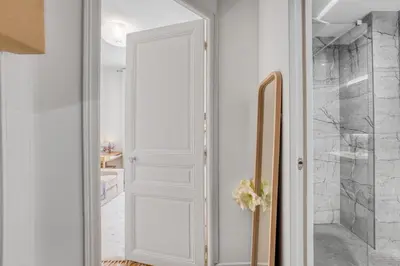 a bathroom with a white door and a shower at Nice design, calme & gare à 5 min à pied in Nice