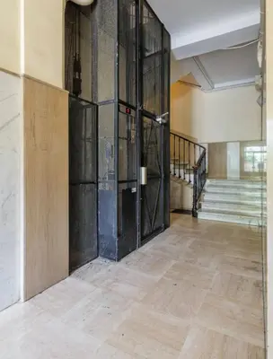 an empty room with a door and a staircase at Magnifique appartement Carré Or in Nice