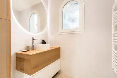 a bathroom with a sink and a mirror at Sàvega - Climatisé et Proche Plage in Nice
