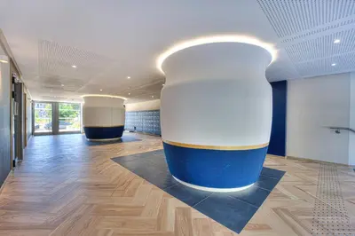 a large blue and white vase in a room at Appartement Fleuri vue mer - Welkeys in Saint-Laurent-du-Var