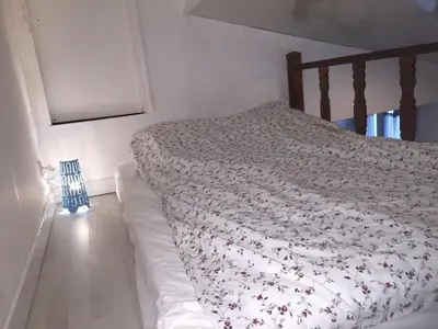 a bedroom with a bed with a floral bedspread at Charmant studio Nice in Nice