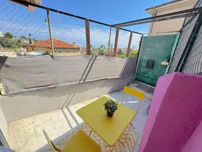 a yellow table and chairs on a tennis court at ⁂ Cocon ensoleillé proche de la plage in Nice