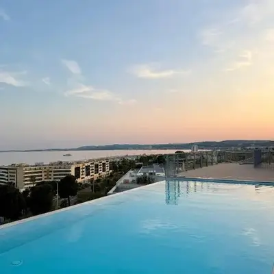 New flat with swimming pool on rooftop