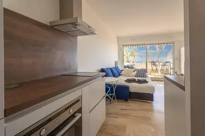 a kitchen and a bedroom with a bed in a room at Azzuro - Mare e Terrazza in Nice