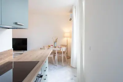 a kitchen with a table and a dining room at L3- 2P Clémenceau, centrale, 10 min place Massena-AC in Nice