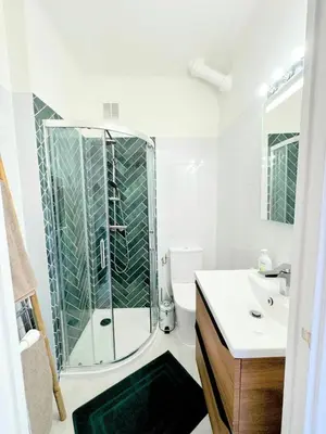 a bathroom with a shower and a sink at Charmant studio près de la plage et la Promenade des Anglais in Nice