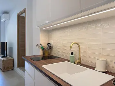 a kitchen with a sink and a counter top at Charmant 2P neuf avec terrasse, proche mer in Nice