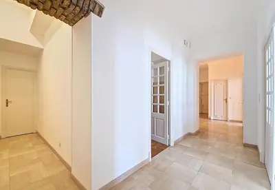 an empty hallway with white walls and wooden floors at Nestor&Jeeves - BLEU PANORAMA - Vue Mer exceptionnelle in Nice