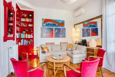 a living room with a white couch and red chairs at Chambre chez l'habitant - Centre Nice 10 min de la plage in Nice