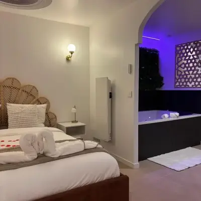 Suite orientale avec baignoire balnéo