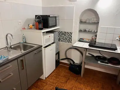 a small kitchen with a sink and a microwave at appartement entresol nice 1,2 kilomètre de la plage mer promenade in Nice
