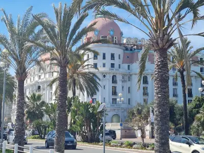 a group of palm trees in front of a building at Atelier de Lumière Nice Gambetta in Nice