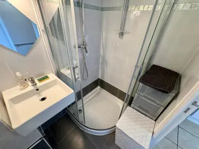 a bathroom with a shower and a sink at Parenthèse Niçoise - Cœur de Nice in Nice