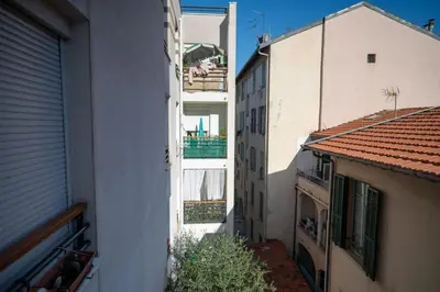 an alley between two buildings in a city at Bail mobilité - Beau studio proche tram Saint-Roch in Nice