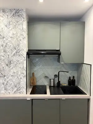 a kitchen with a sink and a stove at Charmant studio climatisé à Riquier, proche mer & gare in Nice