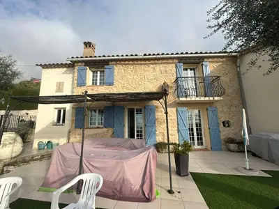a house with a table and chairs in front of it at Maison de charme piscine vue mer in Èze