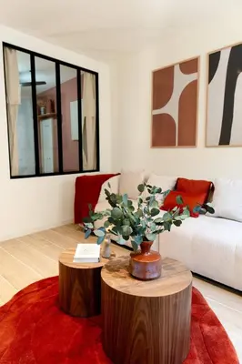 a living room with a coffee table and a couch at Splendide Appartement Rénové Au Cœur du Vieux Nice in Nice