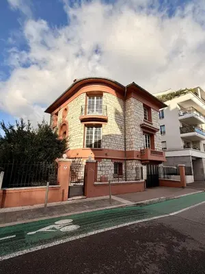 a brick building on the side of a street at Studio Ciste avec terrasse à Cagnes-sur-Mer in Cagnes-sur-Mer