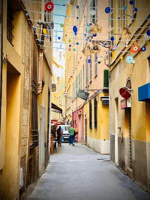 an alley with people walking down a street with buildings at Charmant Duplex Vieux Nice, proche mer, WiFi, Clim in Nice