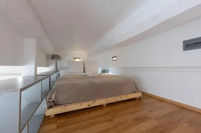 a bedroom with a bed and a desk at Coup de cœur 3 couchages Quartier du Port in Nice