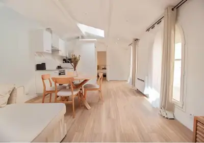 a kitchen and dining room with a table and chairs at Magnifique Confortable & Rénové au Port de Nice in Nice