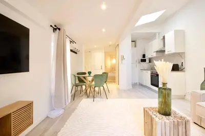 a living room with a table and a dining room at Magnifique appartement rénové au port de Nice in Nice