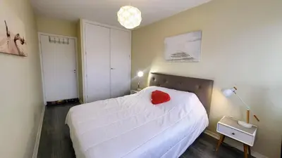 a bathroom with a sink and a shower at WeHost Étoile de Nice 2lits 4pers Tout à pied in Nice