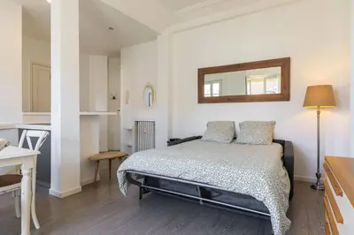 a bedroom with a bed and a mirror on the wall at Charmant 2 pieces dans le carre d or in Nice